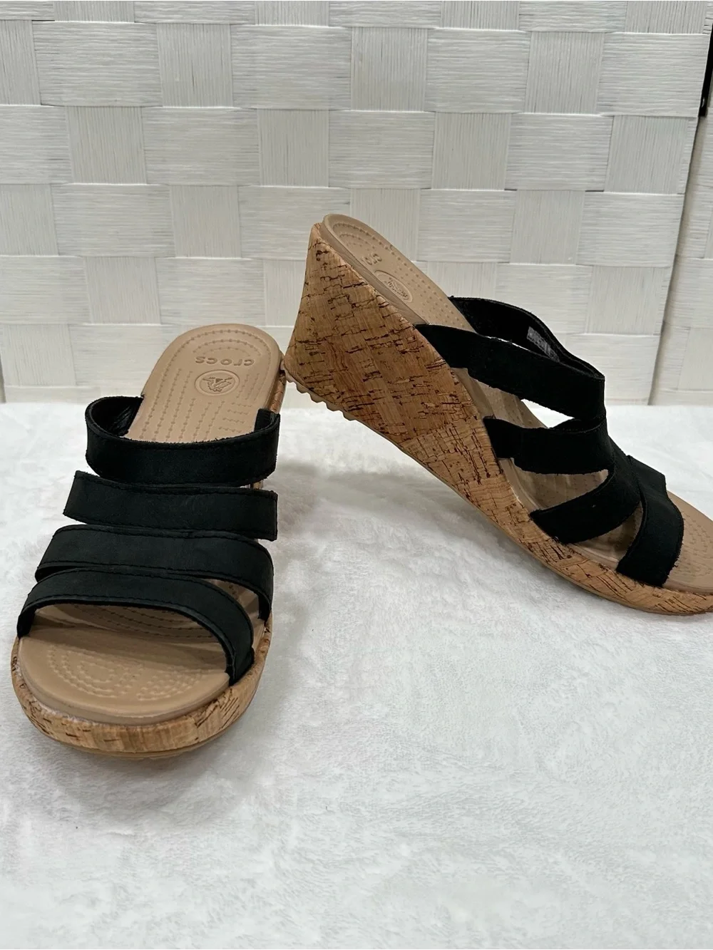 Crocs Black Strappy Stretch Cork Wedge Sandals Women’s Size 8 Comfort Slides